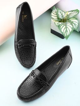 XE Looks - Classic Textured Vamp Buckle Detail Wedge Loafers
