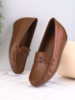 XE Looks - Classic Buckle Accent Comfort Wedge Heel Loafers