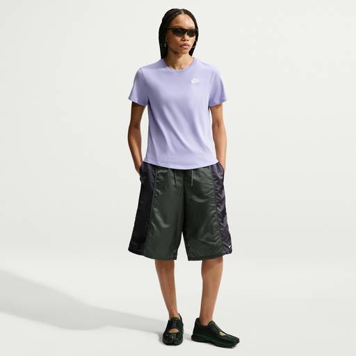 Nike Sportswear Club Essentials - Women's T-Shirt