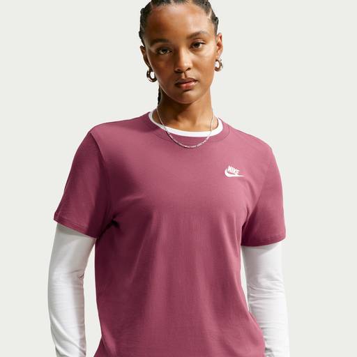 Nike Sportswear Club Essentials - Women's T-Shirt