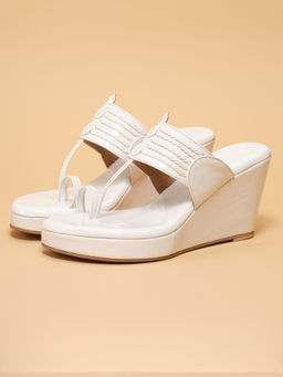 ERIDANI - Women Taani White Kolhapuris