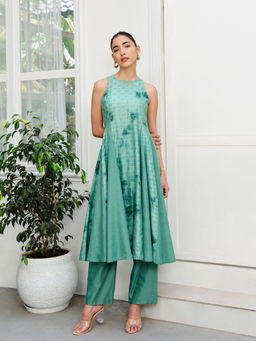 Qissa - Green Tie and Dye Polyblend Asymmetric Kurta with Pant