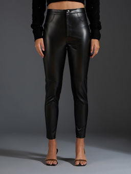 Twenty Dresses by Nykaa Fashion - Black Solid Mid Waist Fitted Jeggings