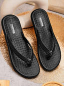 Black color option, Currently selected