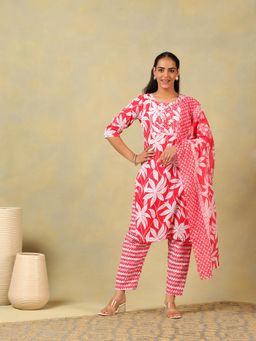 Mamicha - Red Saanjh Lily Floral Motif Kurta with Pant and Dupatta