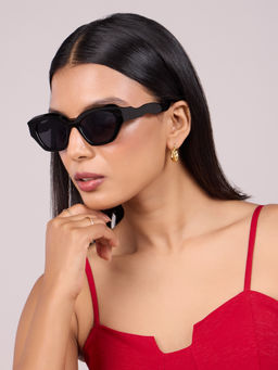 Pipa Bella by Nykaa Fashion - Black Solid Abstract Shape Wavy Temples Sunglasses