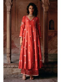 Paulmi & Harsh - Women Red Chiniya Silk V-Neck Kurta with Pant