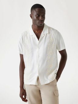 Guess - Men Mosley Linen Pure White Floral Embroidery Cuban Collar Regular Fit Shirt