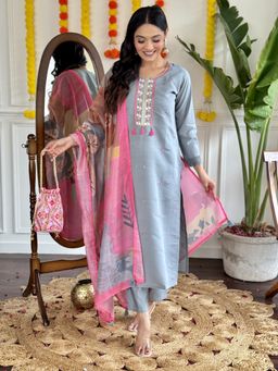 BLACK SCISSOR - Women Grey Chanderi Silk Embroidered Kurta with Pant and Dupatta (Set of 3)