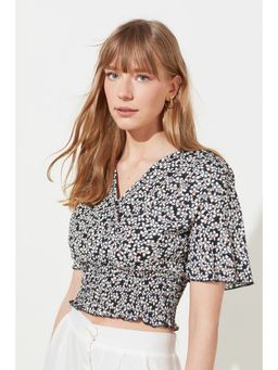 Trendyol - Black Normal Fit Floral V-neck Top