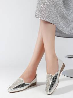 DENILL - Silver Women's Slip-On Juttis , Party And Ethnic Wear