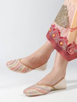 DENILL - Cream Traditional Women's Juttis With Detailing