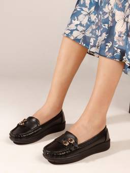 DENILL - Black Women's Loafers With Decorative Buckle Detailing