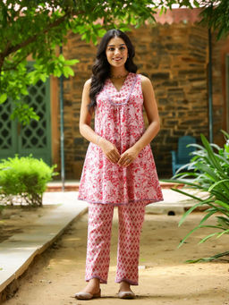 Baisacrafts - Pink Floral Printed Cotton Kurta with Pant (Set of 2)