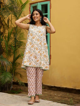 Baisacrafts - White and Yellow Floral Printed Cotton Kurta with Pant (Set of 2)