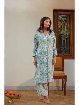 Kapraaha - White and Green Floral Pritned Kurta with Pant (Set of 2)
