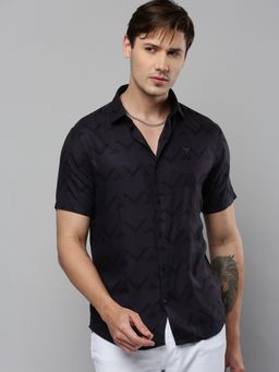 SHOWOFFFF - Men Collar Neck Short Sleeves Printed Black Shirt