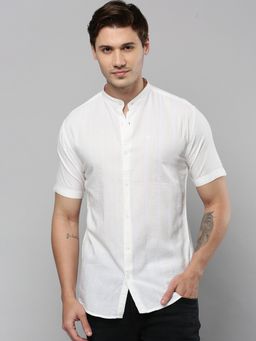 SHOWOFFFF - Men Mandarin Neck Short Sleeves Self Design Off White Shirt
