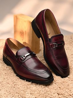 Imperio - By Regal Cherry Men Xlite Leather Buckled Slip Ons Loafers