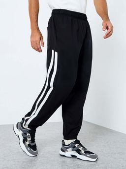 Styli - Men Black Side Contrast Stripes Panel Relaxed Fit Terry Joggers