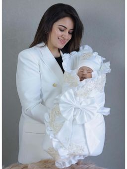 BABY AROOSA - White Cotton Floral Swaddle (0-6 Months)