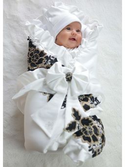 BABY AROOSA - White Cotton Solid Swaddle With Beanie & Bow (0-6 Months)