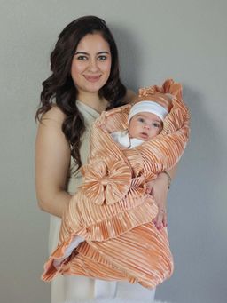 BABY AROOSA - Gold Cotton Pleated Swaddle With Beanie & Bow (0-6 Months)