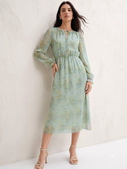Outzidr - Green Keyhole Neck Printed Flowy Dress