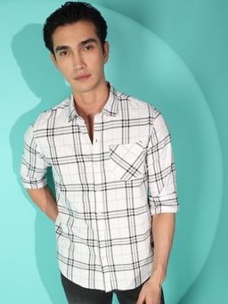 Campus Sutra - Men White & Black Tartan Plaid Shirt