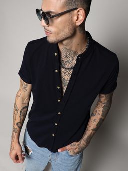 Campus Sutra - Men Black Solid Casual Shirt