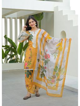 Autumnlane - Dagdai Canary Lace Work Kurta and Pant with Dupatta
