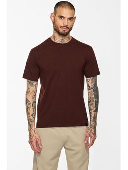 Snitch - Men Brown Solid Half Sleeves Slim Fit Casual T-Shirt