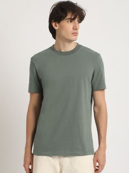 The Bear House - Men Green Solid Relaxed Fit Round Neck T-Shirt