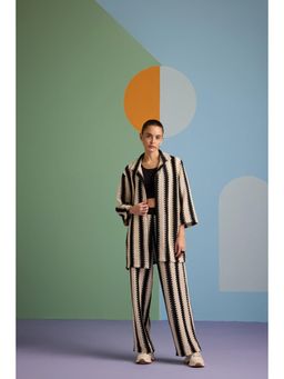 Muvazo - Black Crochet Stripes Bralette With Shrug With Pant