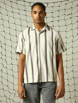 Hubberholme - Men White Stripes Oversized Fit Cotton Short Sleeves Shirt
