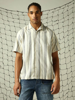 Hubberholme - Men White Stripes Relaxed Fit Cotton Short Sleeves Shirt