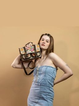 Gonecase - Minimal Double Buckle Sling Bag with Detachable Straps