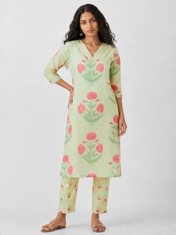 max - Women Green Printed V-Neck Kurta with Pant