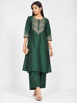 max - Women Green Embroidered Round Neck Kurta with Pant