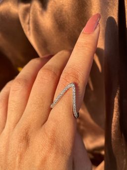 ISHKAARA - Rhodium-Plated Stainless Steel American Diamond White Studded Finger Ring