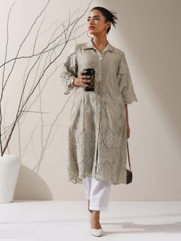 Swtantra - Women Green Cotton Blend Embroidered Kurta with Pant