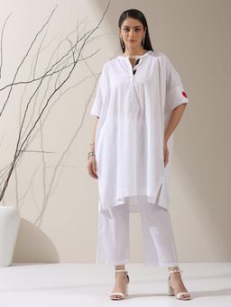 Swtantra - Women White Pure Cotton Embroidered Kurta with Pant