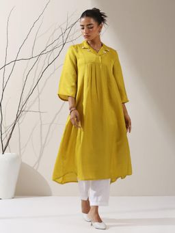 Swtantra - Women Yellow Satin Solid Kurta with Pant