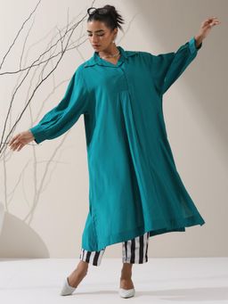 Swtantra - Women Green Cotton Blend Solid Kurta with Pant