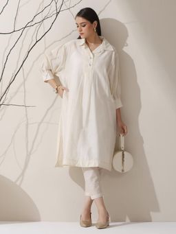 Swtantra - Women Off White Pure Cotton Solid Kurta with Slip and Pant
