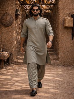 Vastramay - Green Solid/Plain Mandarin Neck Pathani Kurta With Patiala