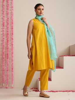 Swtantra - Women Yellow Cotton Slub Kurta with Pant and Dupatta