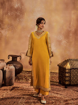Roze - Falak Yellow Kurta with Pant (Set of 2)