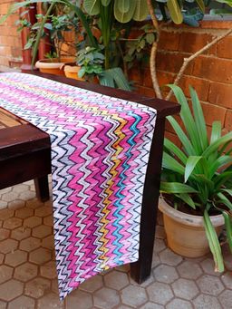 Zeba World - Multi-Color Chevron Geometric Polyester Table Runner (Seater 6)