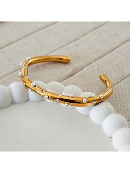 TAAHIRA JEWELLERY - 18K Gold Plated Bethany Pearl Cuff Anti-Tarnish & Waterproof